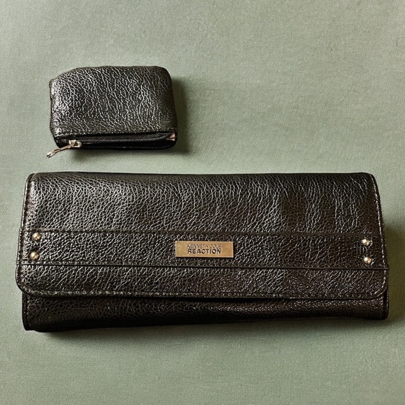 NWT Kenneth Cole Reaction wallet with retractable clutch. - Picture 3 of 8